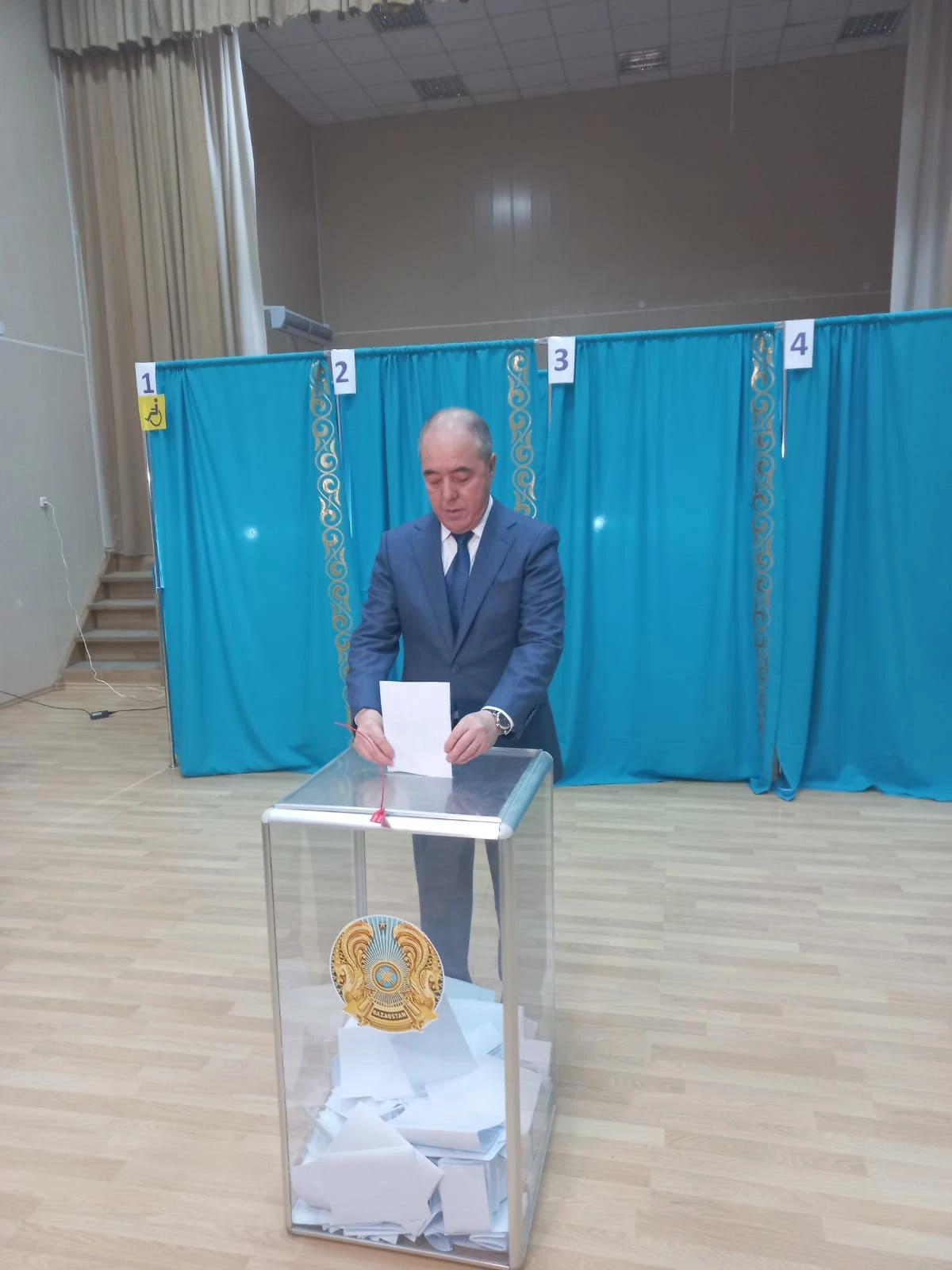 БҚО әкімі Нариман Төреғалиев АЭС бойынша референдумда дауыс берді